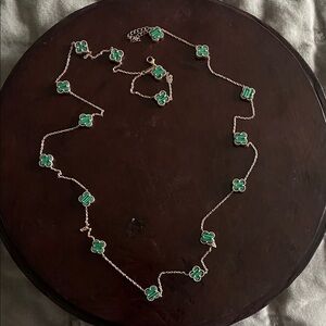 Elegant Green and Plated Gold Clover Semi Precious Stone Necklace, extra long